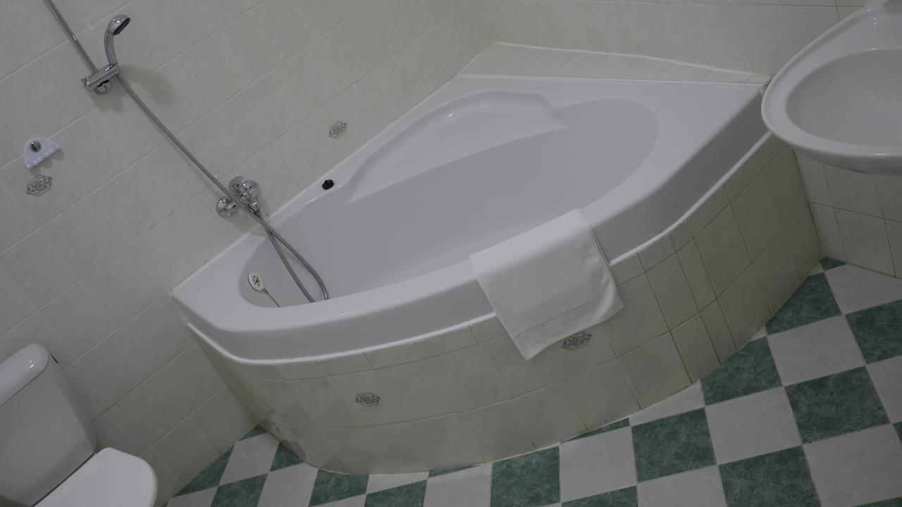 Hotel Bily Konicek Třeboň المظهر الخارجي الصورة