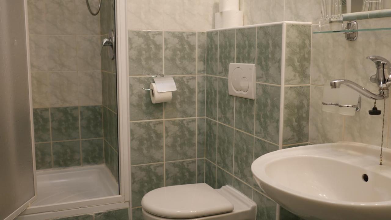 Hotel Bily Konicek Třeboň المظهر الخارجي الصورة