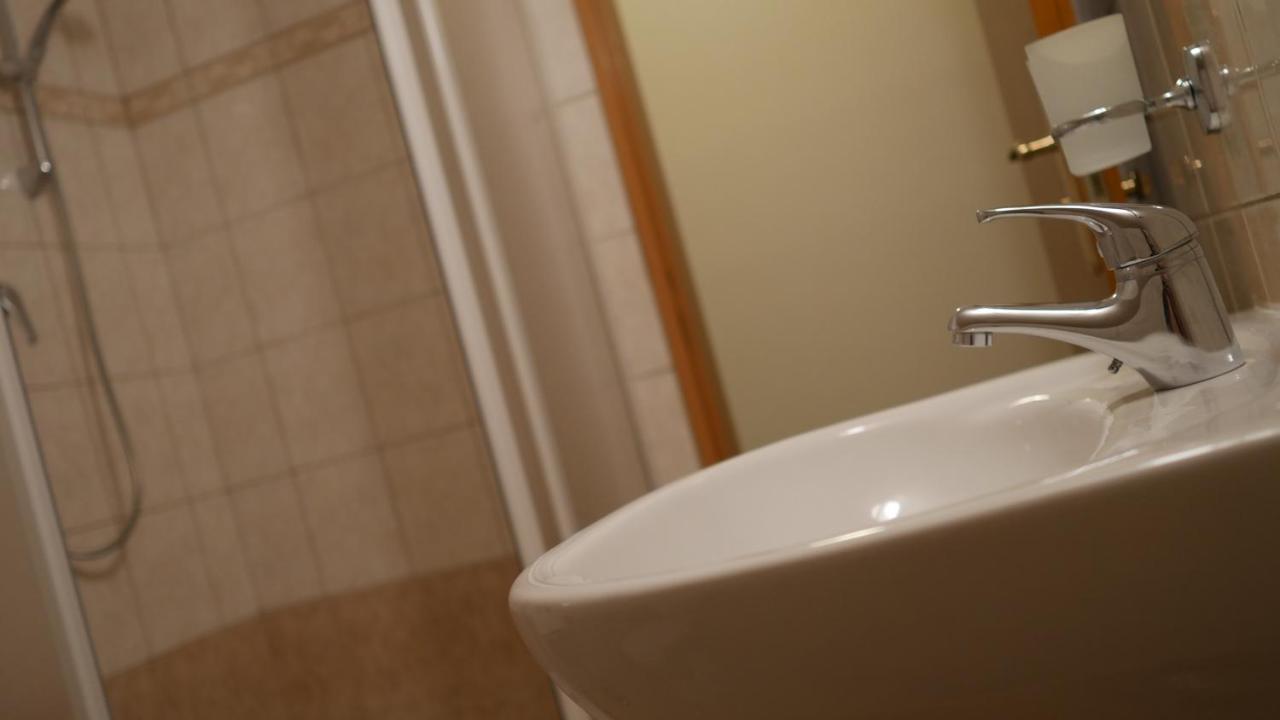 Hotel Bily Konicek Třeboň المظهر الخارجي الصورة